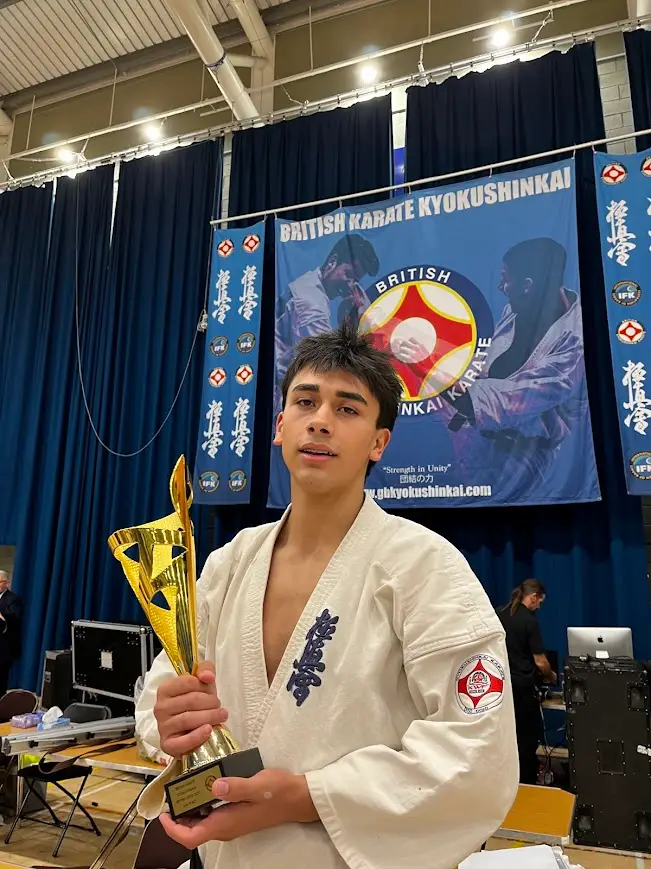 senpai gabriel raines subcampeon torneo inglaterra