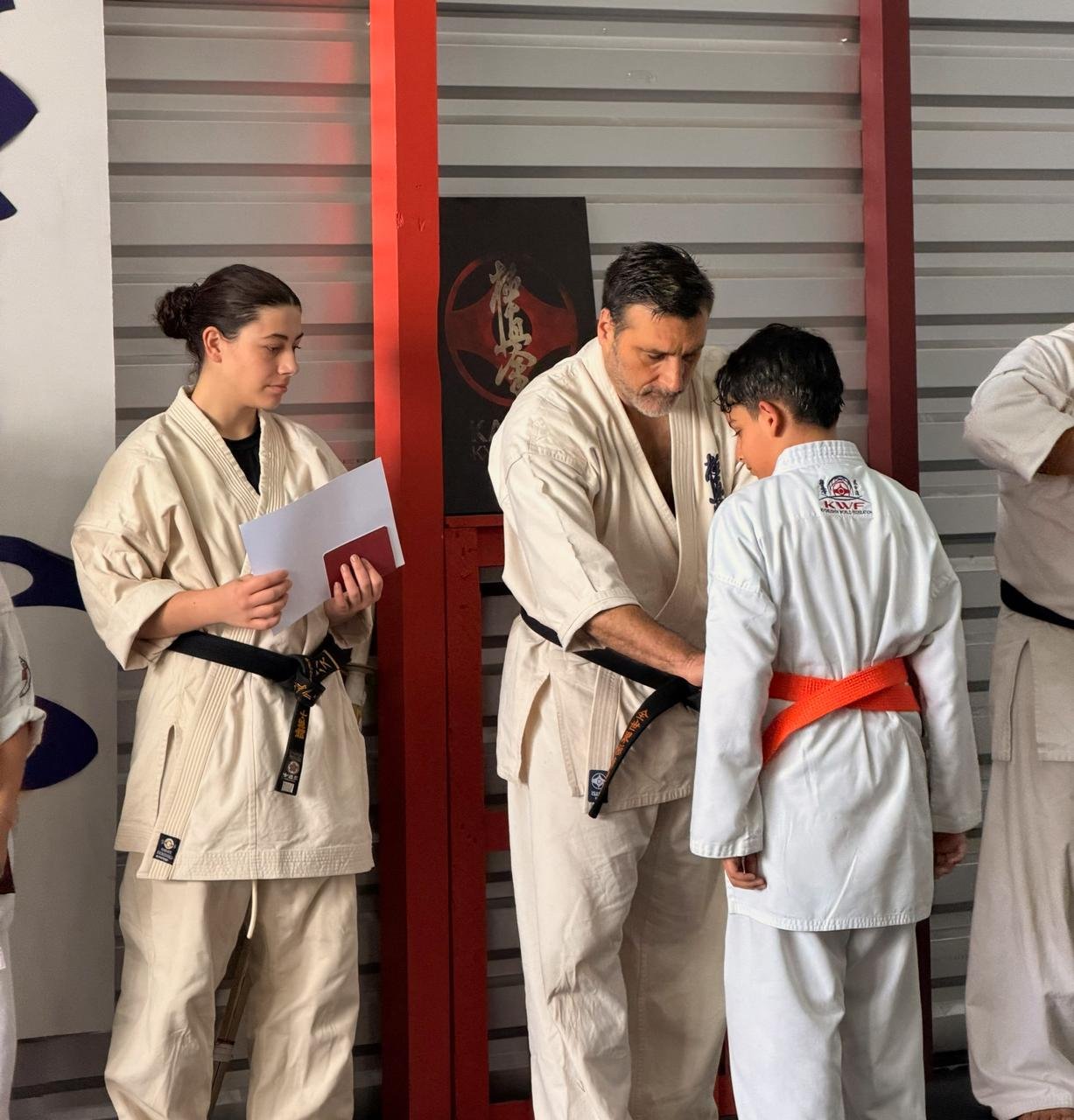 Alumnos practicando tecnicas de karate Kyokushin KWF en Enso Artes Marciales