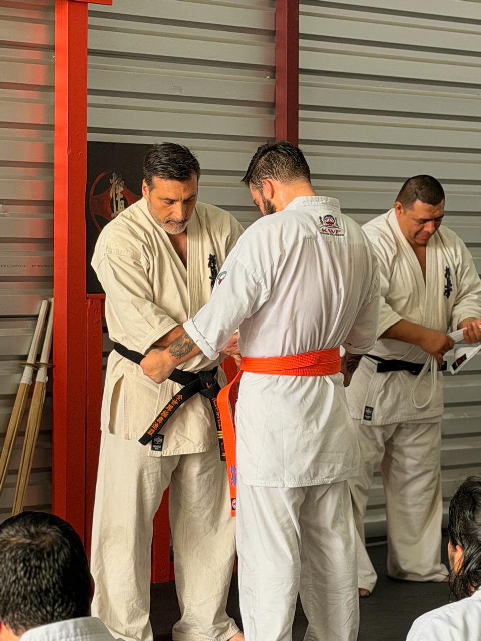Clase de karate Kyokushin dirigida por el Sensei Raymond Raines en Heredia