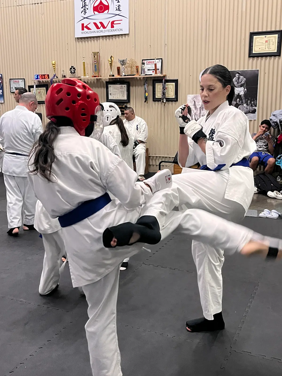 Alumnos en combate de karate kyokushin, Enso Heredia
