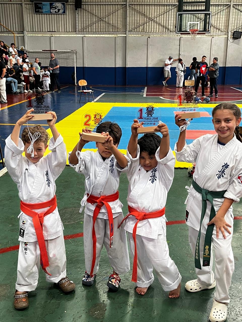Competidores de Enso Artes Marciales premiados en el torneo nacional Senshi Kids Kyokushin en Costa Rica